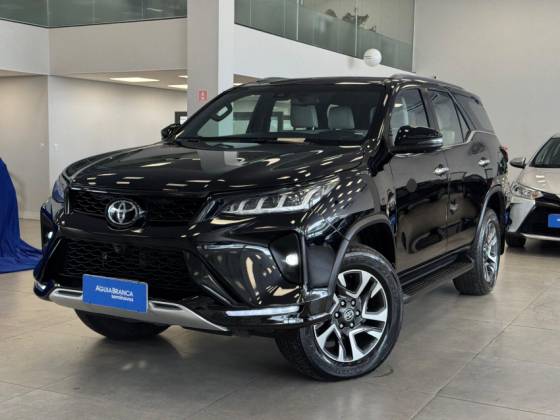 TOYOTA HILUX SW4 2.8 D-4D TURBO DIESEL DIAMOND 7L 4X4 AUTOMÁTICO